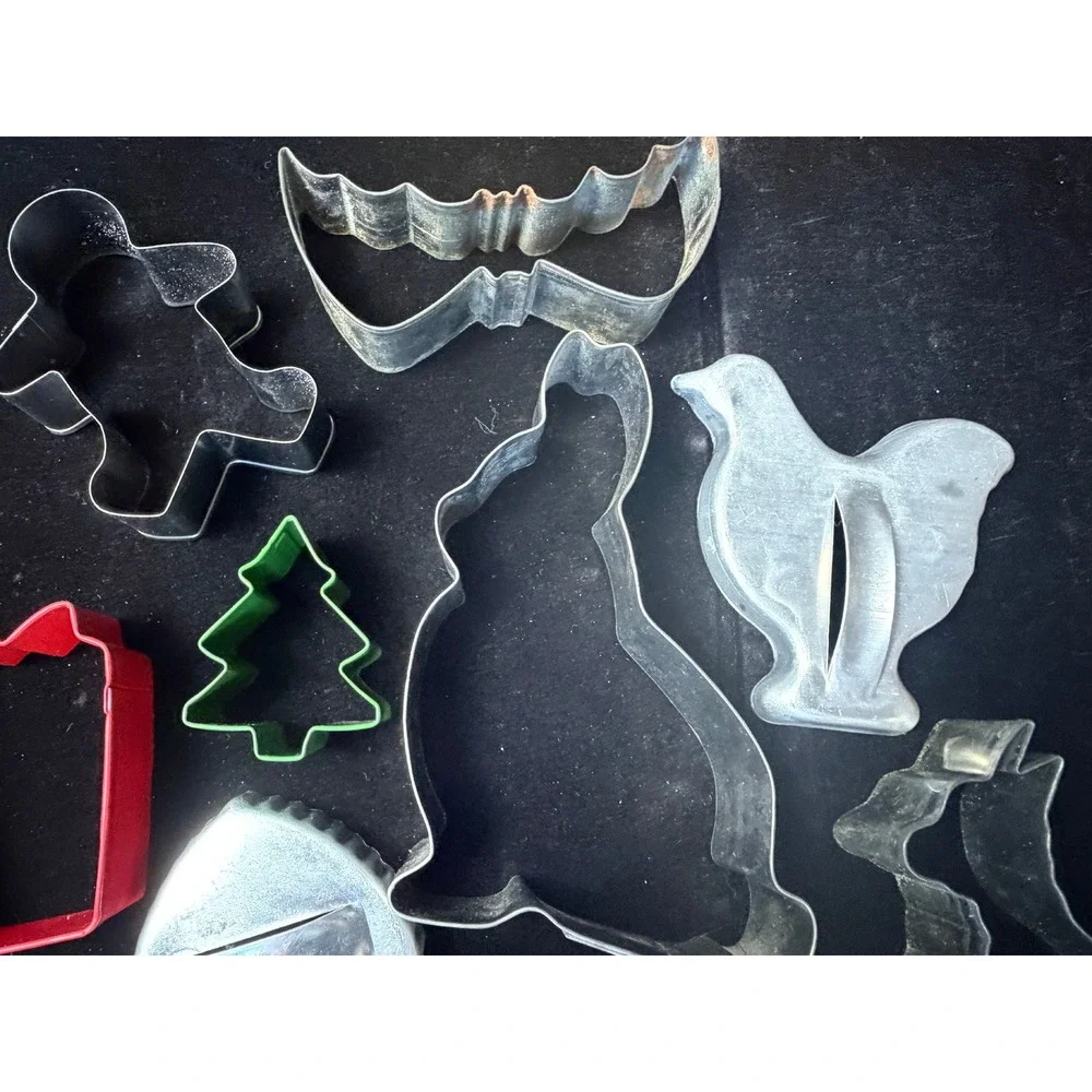 Vintage Mixed Lot Cookie Cutters Metal Plastic Holiday Shapes Rabbit Hen Star